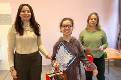 Apel-na-ktorym-uczniowie-SOSW-sa-na-stolowce-i-otzrymuja-nagrody-za-udzial-w-konkursie-11