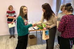 Apel-na-ktorym-uczniowie-SOSW-sa-na-stolowce-i-otzrymuja-nagrody-za-udzial-w-konkursie-14