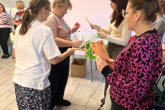 Apel-na-ktorym-uczniowie-SOSW-sa-na-stolowce-i-otzrymuja-nagrody-za-udzial-w-konkursie-17