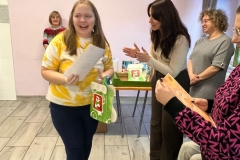 Apel-na-ktorym-uczniowie-SOSW-sa-na-stolowce-i-otzrymuja-nagrody-za-udzial-w-konkursie-18