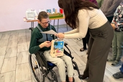 Apel-na-ktorym-uczniowie-SOSW-sa-na-stolowce-i-otzrymuja-nagrody-za-udzial-w-konkursie-20