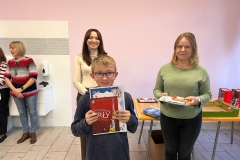 Apel-na-ktorym-uczniowie-SOSW-sa-na-stolowce-i-otzrymuja-nagrody-za-udzial-w-konkursie-8