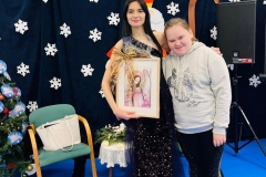 Pani-Liliana-z-Weronika-z-klasy-6-l