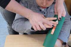 Grzes-wykonuje-kredke.