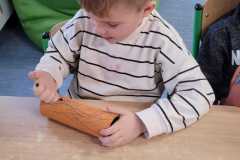 OLus-wykonuje-kredke.