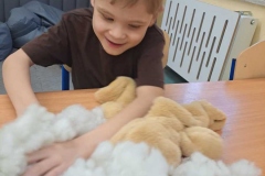 Ksawery-robi-swojego-misia