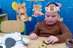 Tymek-robi-slodkie-misie