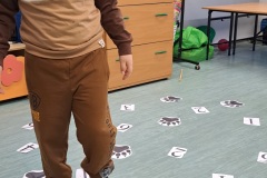 Grzes-idzie-po-sladach.