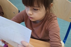 Marysia-wycina-misia.