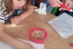 Sobia-koloruje-Misia.