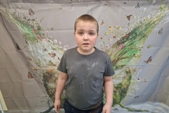 Kaperek-pozuje-na-sciance