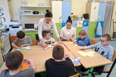 Wspolne-prace-przy-stoliku