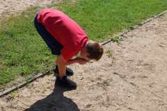 wiktor-patrzy-przez-lupe