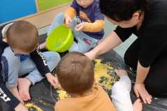 Smerfy-zabawy-senspryczne.