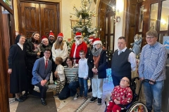 Zdjecie-grupowe-przy-choince