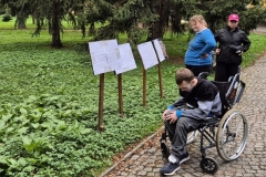 Andzelika-Amelka-i-Szymon-przy-tabliczkach