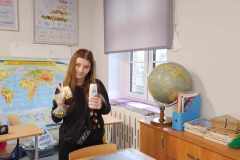 Uczniowie-chetnie-pomagaja.