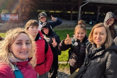 Zdjecie-grupowe-kolo-wiaty