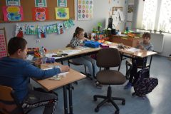 13.-sara-asia-i-alen-wykonuja-zadania-rekolekcyjne