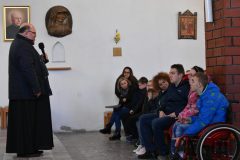 17.-ks.-proboszcz-wita-sie-z-nami-przed-msza-sw.