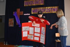 25.-karol-prezentuje-swoj-plakat