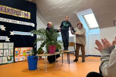 9-Spotkanie-w-sali-gimnastycznej-z-ksiedzem-rekolekcjonista-przepraszam-PanaBoga-w-sakramencie-pokuty.