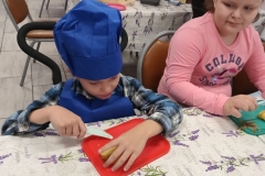 Nataniel-kroi-warzywa-na-salatke