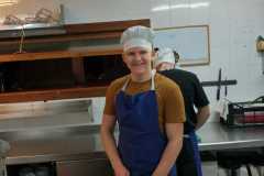 15.-Usmiechniety-Szymon-kroi-czosnek.