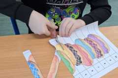 Oskarek-wycina-puzzle.