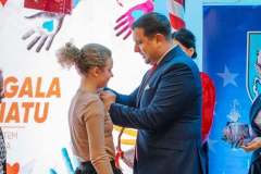 Pan-Burmistrz-odznacza-Lenke.