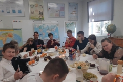 Klasa-4-8-L-przy-swiatecznym-stole