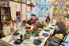 Klasa-PDP-A-i-B-przy-swiatecznym-stole