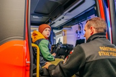 1_Leonek-w-samochodzie.