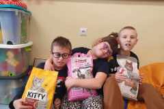 Uczniowie-klasy-III-US-chetnie-wspieraja-TOZ.