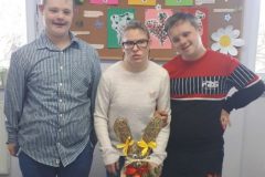 8.-kl.-4-7us-przy-swiatecznej-dekoracji