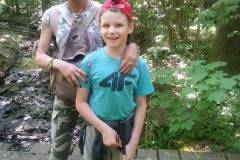 Pani-Gosia-z-Damianem-na-drewnianym-mostku