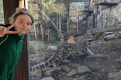 Lena-z-klasy-7LS-przy-zagrodzie-tygrysa