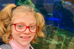 Maja-z-klasy-1-2-L-w-tle-ryba