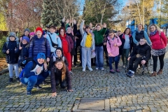 Zdjecie-grupowe-przy-wejsciu-do-ZOO