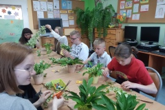 Praca-przy-wspolnym-stole